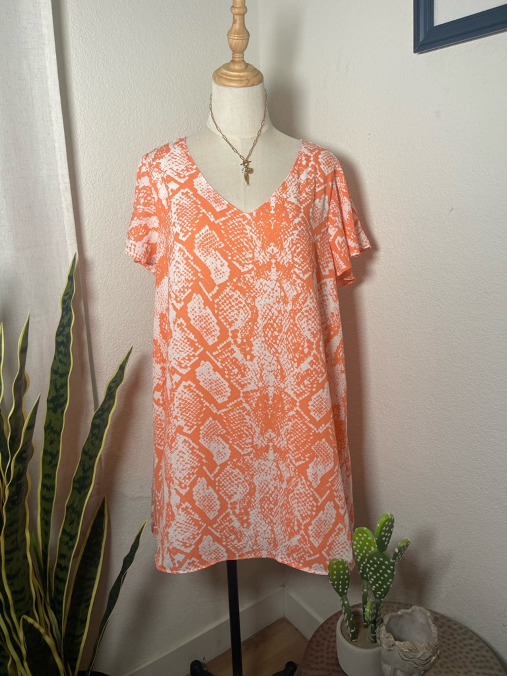 Buddy Love Orange Snake Print V-Neck Tunic Top Size Small